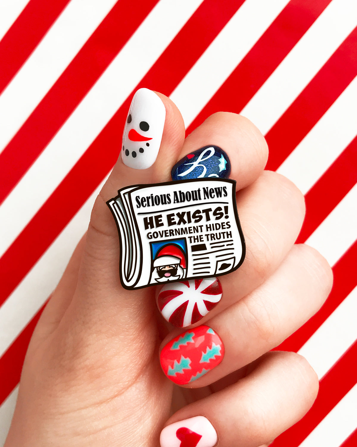 BREAKING NEWSPAPER, enamel pin