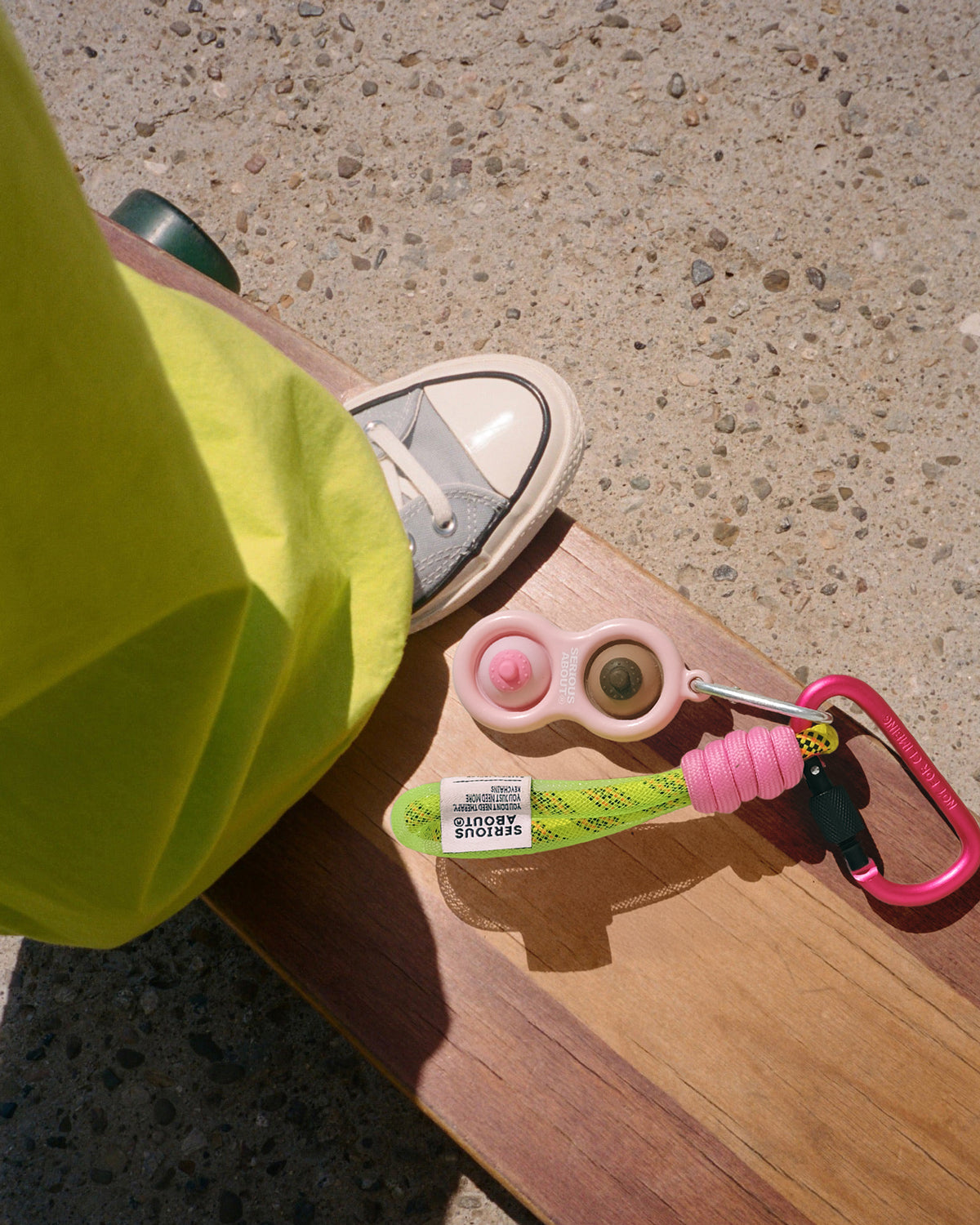 FUCHSIA MULTICOLORED ROPE KEYCHAIN